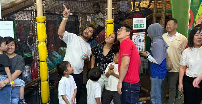 Desmond Choo visiting Kidz Amaze at SAFRA Jurong