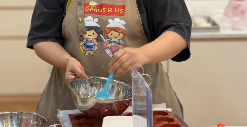 Genius R Us Baking Class teacher